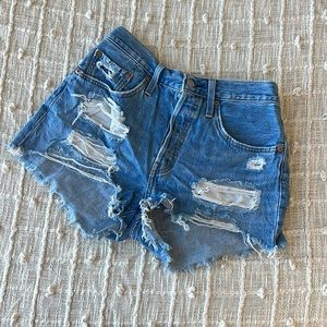 Levi’s 501 shorts size 27